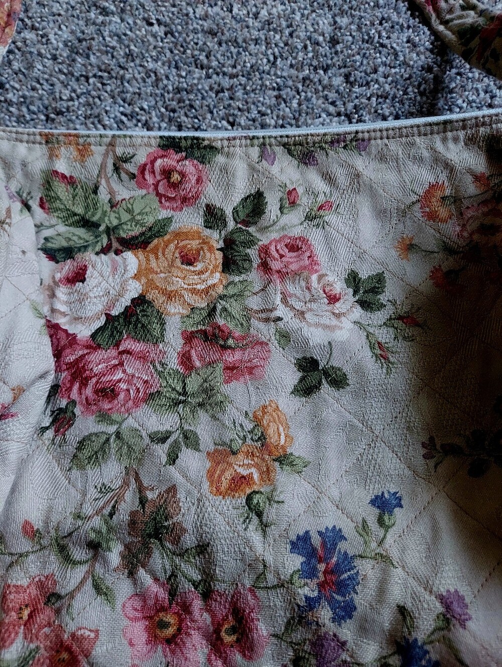 Floral Quilted Shoulder Bag in Cream - Picture 3 of 5